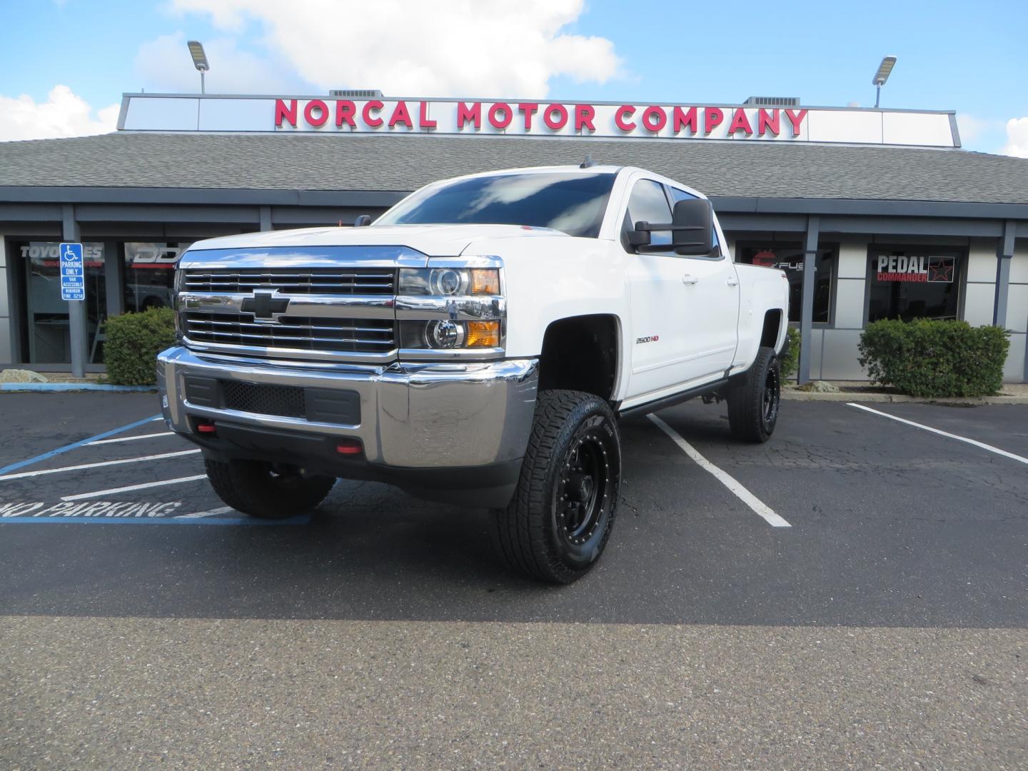 2016 White /Gray Chevrolet Silverado 2500HD LT Crew Cab 4WD (1GC1KVE81GF) with an 6.6L V8 OHV 32V TURBO DIESEL engine, 6A transmission, located at 2630 Grass Valley Highway, Auburn, CA, 95603, (530) 508-5100, 38.937893, -121.095482 - Features- Pro Comp suspension, Method Race wheels, Yokohama tires, Amp steps, Fox remote reservoir shocks, Air Bags, Smoked tail lights, LED back up lights, Weathertech floor liners, and window tint. - Photo#0